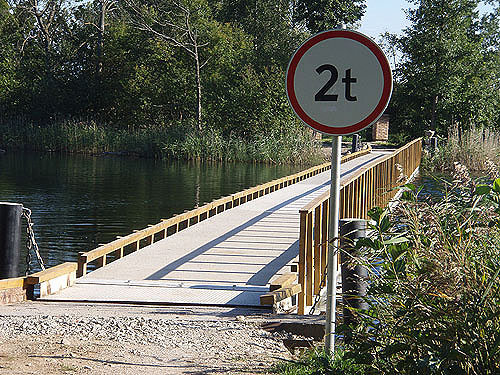  Vaiuojamas 60 metr pontoninis tiltas  sal. Alauo e.